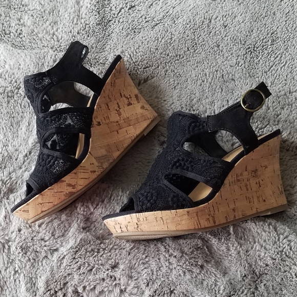 Anthropologie Shoes - Seychelles Anthropologie Black Lace Wedges